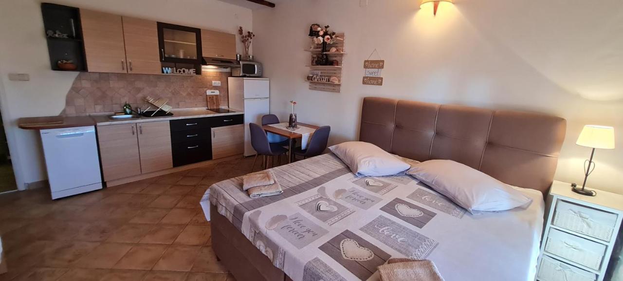 Apartments Rogoznicka Oaza Rogoznica  Bagian luar foto